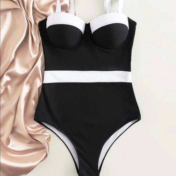 Black and White Swimsuit - Picture 2 of 3